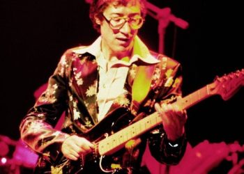 Hank Marvin twice forgot how to play the Shadows’ hit Atlantis mid-song