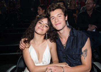 Here are the Best Fan Reactions to Shawn Mendes & Camila Cabello Kissing at Coachella 2023