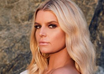 Jessica Simpson Is Ready for Summer, Poses in SKIMS Bikini