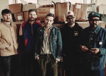 Kaiser Chiefs share joyous new single ‘Jealousy’