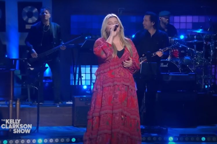 Kelly Clarkson Throws It Back to the ’70s for ‘Best of My Love’ Kellyoke Cover: Watch