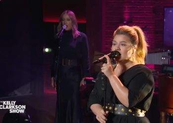Kelly Clarkson Washes Herself ‘Clean’ for Kellyoke With a Taylor Swift Fan Favorite