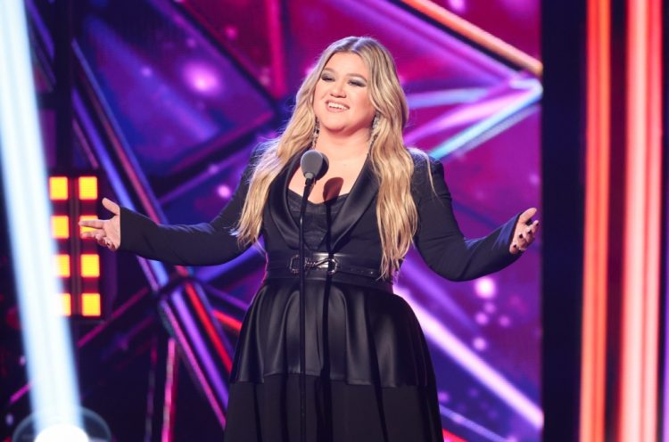 Kelly Clarkson Teases ‘Chemistry’ Lead Single ‘Mine’: Hear a Vocal Snippet
