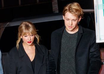 Here’s Why Taylor Swift Fans Think She Hinted at Her Split From Joe Alwyn at Texas Show