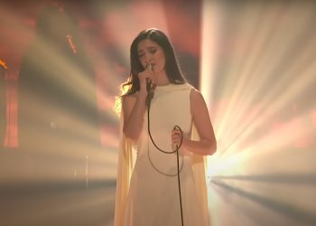 Watch Weyes Blood perform haunting ‘God Turn Me Into a Flower’ on ‘Colbert’