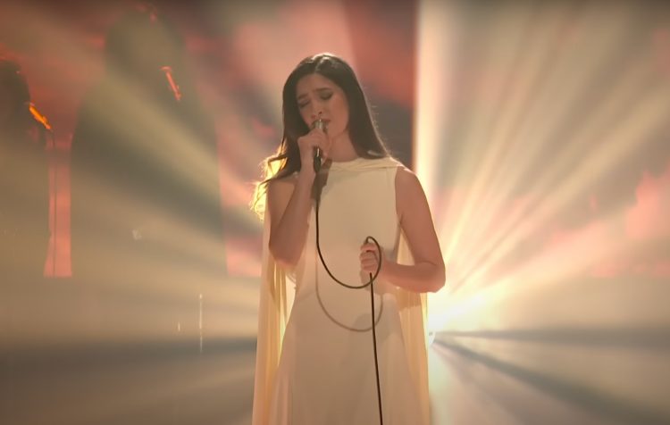 Watch Weyes Blood perform haunting ‘God Turn Me Into a Flower’ on ‘Colbert’