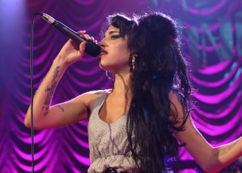 Amy Winehouse’s personal journals and handwritten lyrics to be included in new book