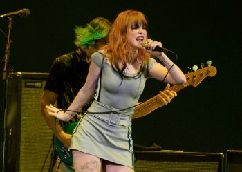 Paramore’s Hayley Williams shares note written to her teenage self