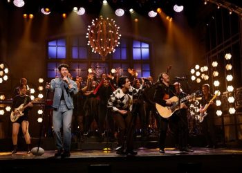 Jonas Brothers Perform New Song ‘Waffle House,’ Debut ‘Walls’ on ‘SNL’: Watch