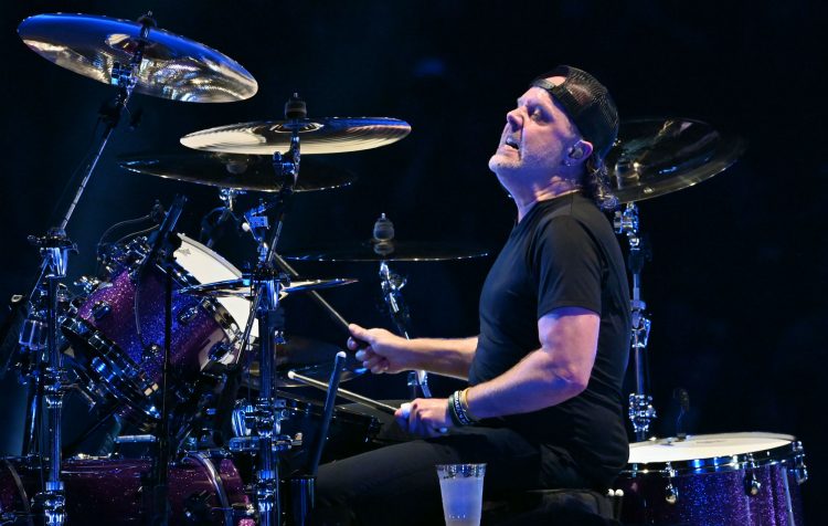 Lars Ulrich admits he reads online comments about Metallica