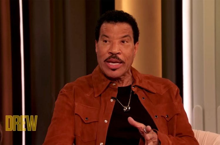 Yup, Lionel Richie Totally Wrote the Second Verse of Kenny Rogers’ ‘Lady’ In the Men’s Room