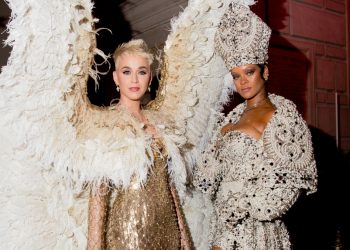 Rihanna Is the Most-Followed Woman on Twitter: Watch Your Back Justin Bieber!