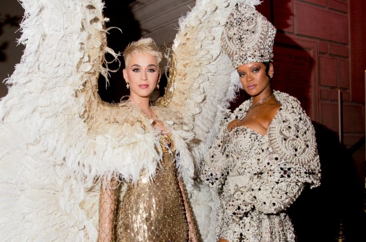 Rihanna Is the Most-Followed Woman on Twitter: Watch Your Back Justin Bieber!