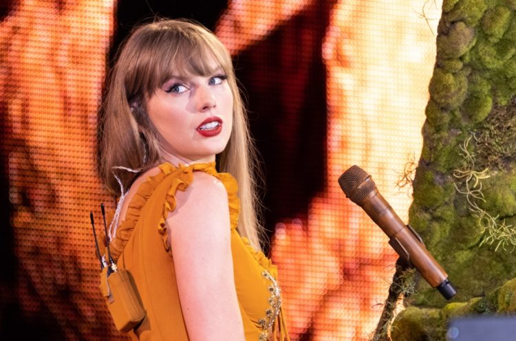 Taylor Swift Performs ‘Coney Island’ Live for the First Time — Without The National