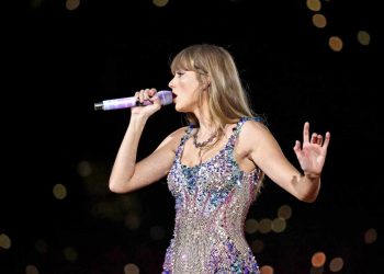 Taylor Swift Appears to Defend Fan from Security Guard at Eras Concert in Philadelphia