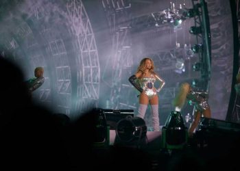 Beyonce Salutes Tina Turner With Performance of ‘River Deep – Mountain High’: Watch