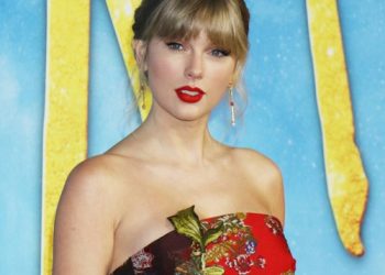 Taylor Swift thanks fans for enduring ‘full on deluge’ during concert