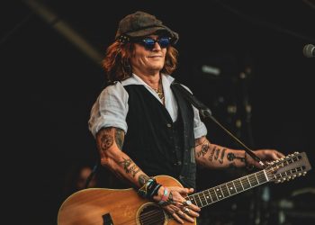 Johnny Depp postpones Hollywood Vampires shows as doctor advises him not to fly