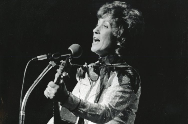 Joy McKean, Australian Country Music Trailblazer, Dies at 93