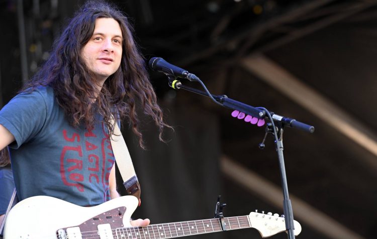 Kurt Vile covers Charli XCX with his daughters: “Charli is just our favest”