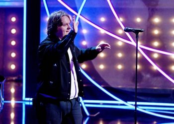 Lewis Capaldi Pokes Fun at Internet ‘Discourse’ Over Taylor Swift & Matty Healy Dating Rumors