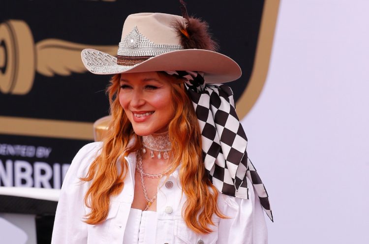 Jewel Puts Her Own Spin on the National Anthem at the Indy 500 & Divides Fans