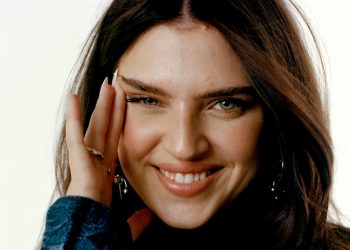 Mae Muller announces debut album ‘Sorry I’m Late’