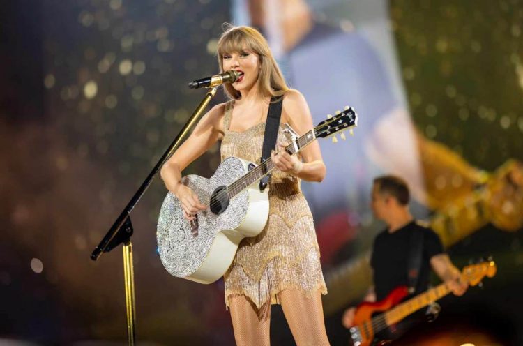Taylor Swift Clarifies the Meaning of That ‘Eagles’ Lyric in ‘Gold Rush’ at Philadelphia Show