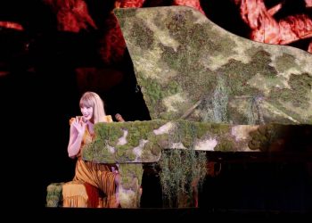 Taylor Swift Reacts to Malfunctioning Ghostly Piano During Eras Tour Show: ‘Is That Happening?!’
