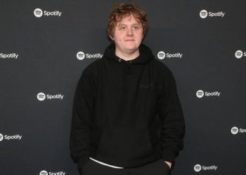 Lewis Capaldi cancels all work commitments to ‘rest and recover’