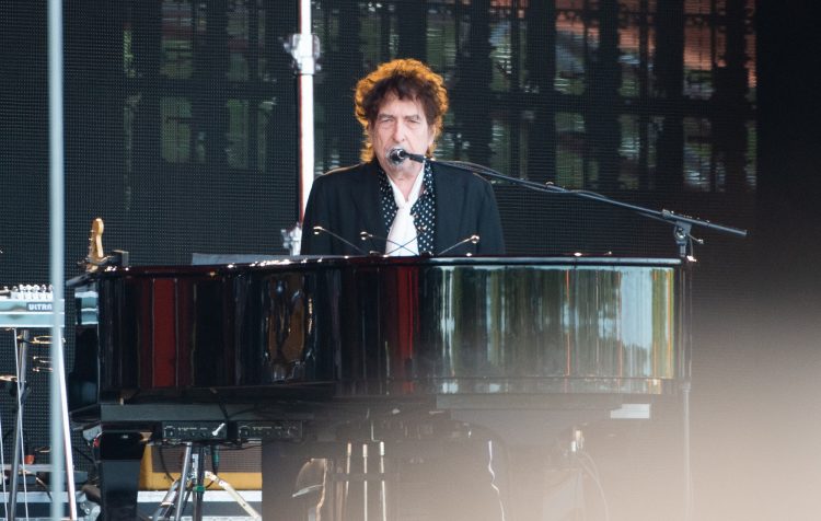 Watch Bob Dylan cover the Grateful Dead’s ‘Stella Blue’ in Barcelona