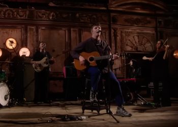 Watch Fontaines D.C.’s Grian Chatten make solo ‘Jools Holland’ debut