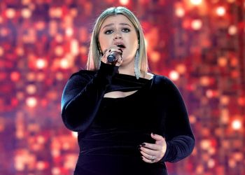 Kelly Clarkson on Talk Show Drama, Her Love/Hate Relationship with ‘The Notebook’ and Divorce Album: “I Was Really Pissed Off”