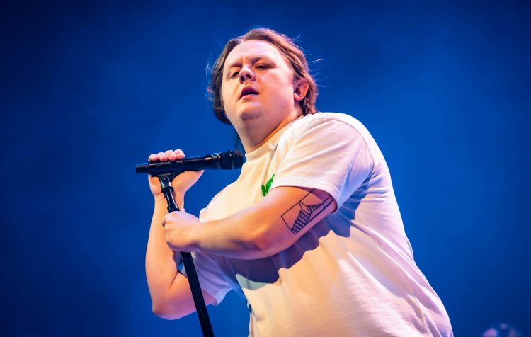 Lewis Capaldi cancels all shows prior to Glastonbury to “rest and recover”
