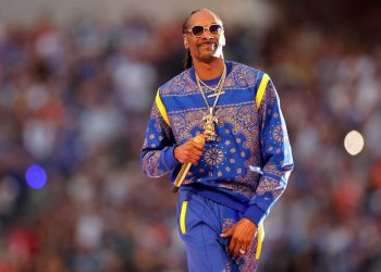 Snoop Dogg Reflects On Writing ‘Drop It Like It’s Hot’: ‘I Cannot Let Pharrell Out-Rap Me’