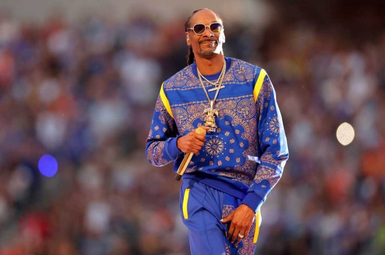 Snoop Dogg Reflects On Writing ‘Drop It Like It’s Hot’: ‘I Cannot Let Pharrell Out-Rap Me’