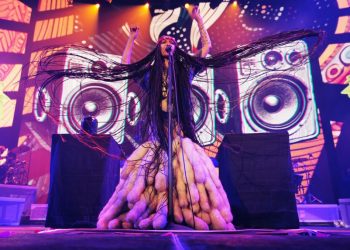Erykah Badu Gives Master Class in Neo-Soul & Hip-Hop at Los Angeles Concert