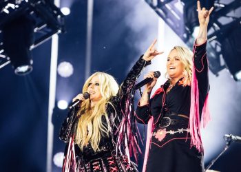 Watch Avril Lavigne and Miranda Lambert play ‘Sk8er Boi’ at CMA Fest
