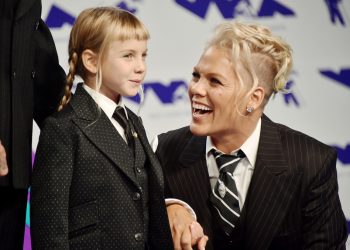 P!nk’s Daughter Willow Joins Her Onstage for ‘Cover Me in Sunshine’ Performance