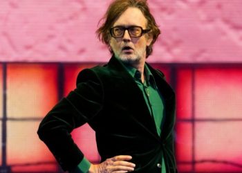 Pulp dedicate Something Changed to late bassist Steve Mackey at Finsbury Park gig