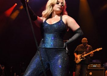 Bebe Rexha shares text from boyfriend calling out her weight