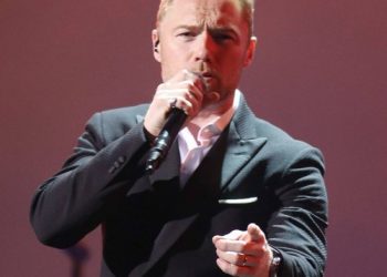 Ronan Keating sings tribute at brother’s funeral