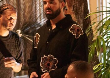 Drake calls out fan for throwing purse at him onstage