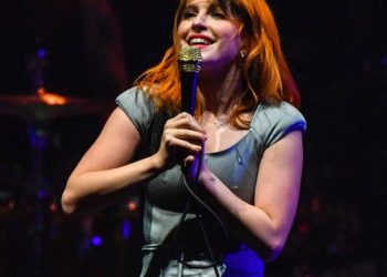 ‘A week of misery’: Hayley Williams shares health update following Paramore cancellations