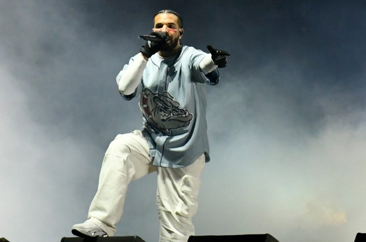 Drake Calls Out Fan Who Threw Purse at Him Onstage: ‘You Don’t Have, Like, a Life You Need to Attend To?’