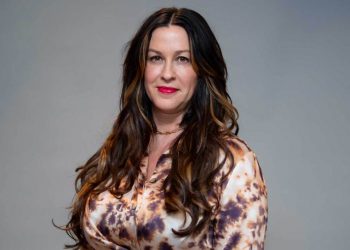 Foo Fighters & Alanis Morissette Pay Tribute to Sinead O’Connor With ‘Mandinka’ Cover