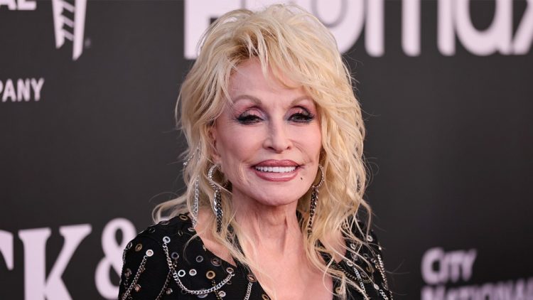 Dolly Parton Says She Has No Plans to Retire: “I’ll Just Hopefully Drop Dead in the Middle of a Song Onstage”