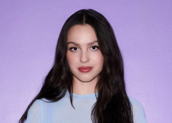 Olivia Rodrigo Sends ‘Love’ to Fans After ‘Vampire’ Debuts at No. 1 on Hot 100