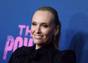 Toni Collette Raves About Taylor Swift’s ‘Immeasurable’ Talent After Attending Eras Concert