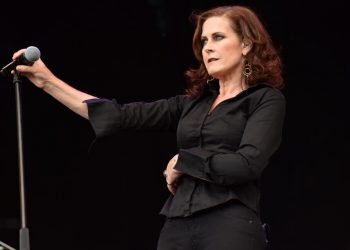 Alison Moyet Graduates With First-Class Degree In Fine Art